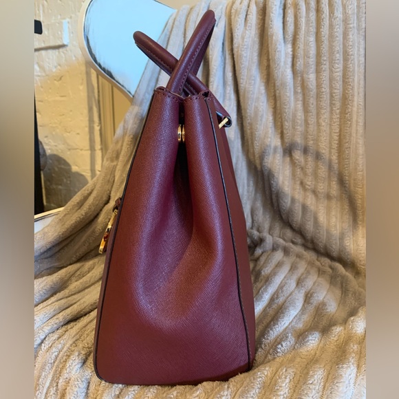 Michael Kors Sutton Satchel - Picture 4 of 14